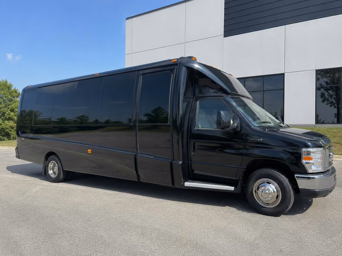 party buses for south fulton prom groups who want to ride in style